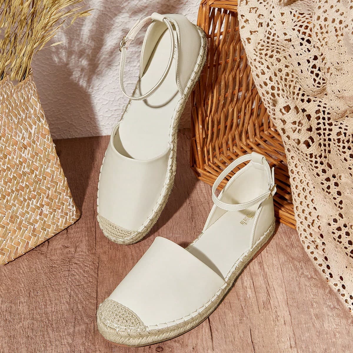 Chaussures plates de couleur unie pour femmes Ã bout rond, chaussures de vacances avec des sensations bohÃ©miennes en vente d'Ã©tÃ©
