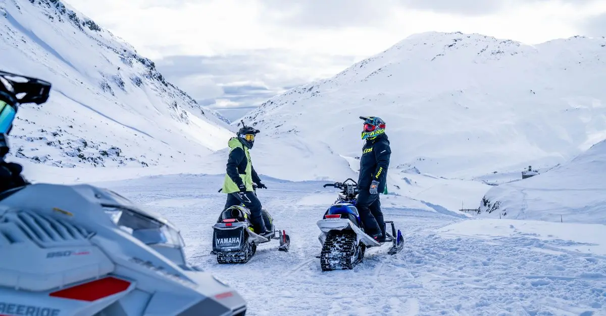 Conseils pour Conduire en Moto Neige