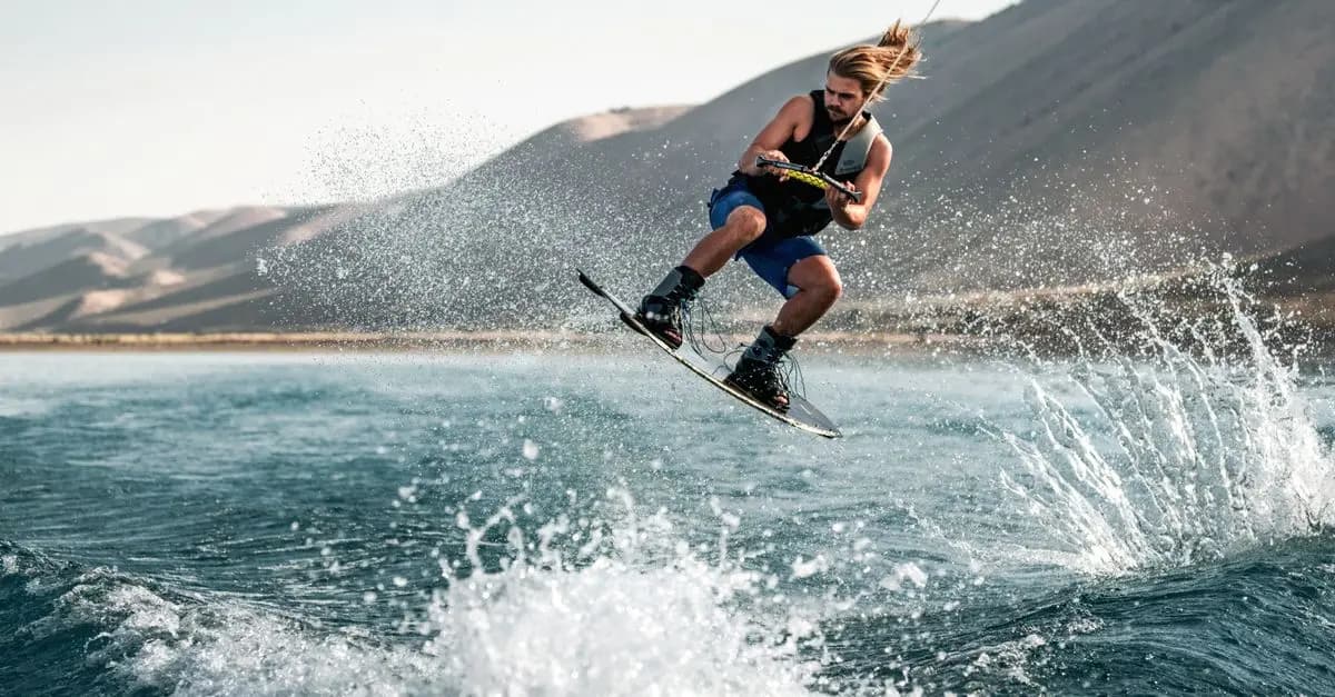 Comparatif : Wakeboard vs Kneeboard