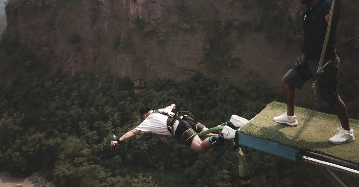 Analyse : Pourquoi le Bungee Jumping Séduit les Aventuriers